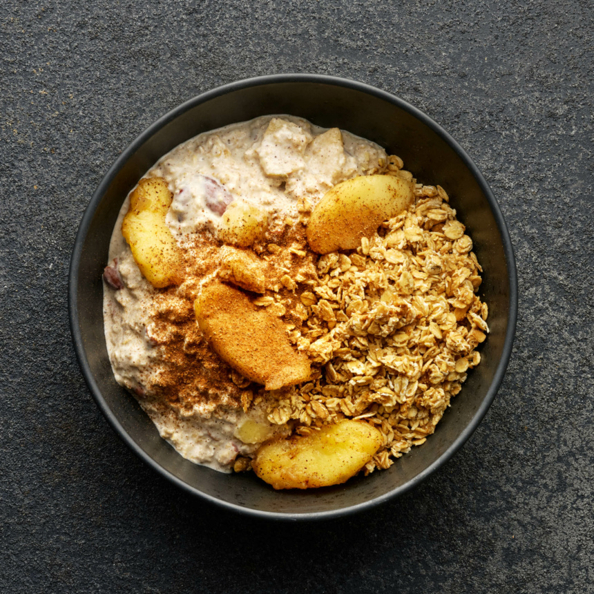 Overnight oats med äpple, kanel, vanilj och havrecrunch