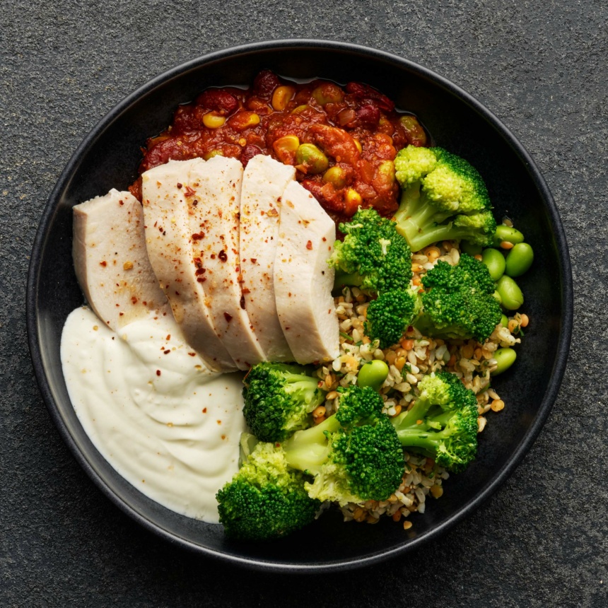 Mexikansk gryta med kyckling, bönor och majs samt grönsaksris